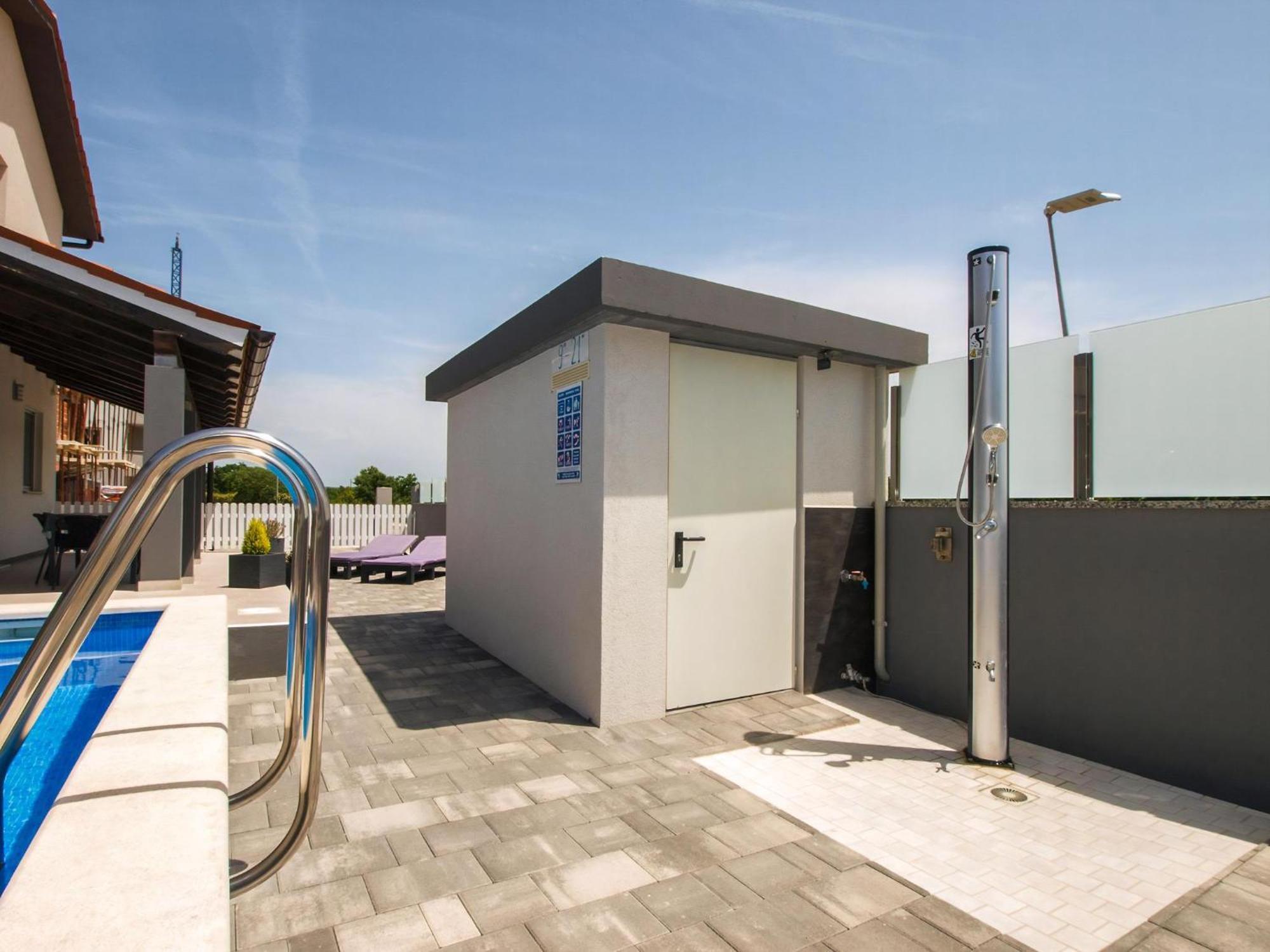 Wohnung Mit Grill, Pool Und Terrasse Štinjan Exterior foto