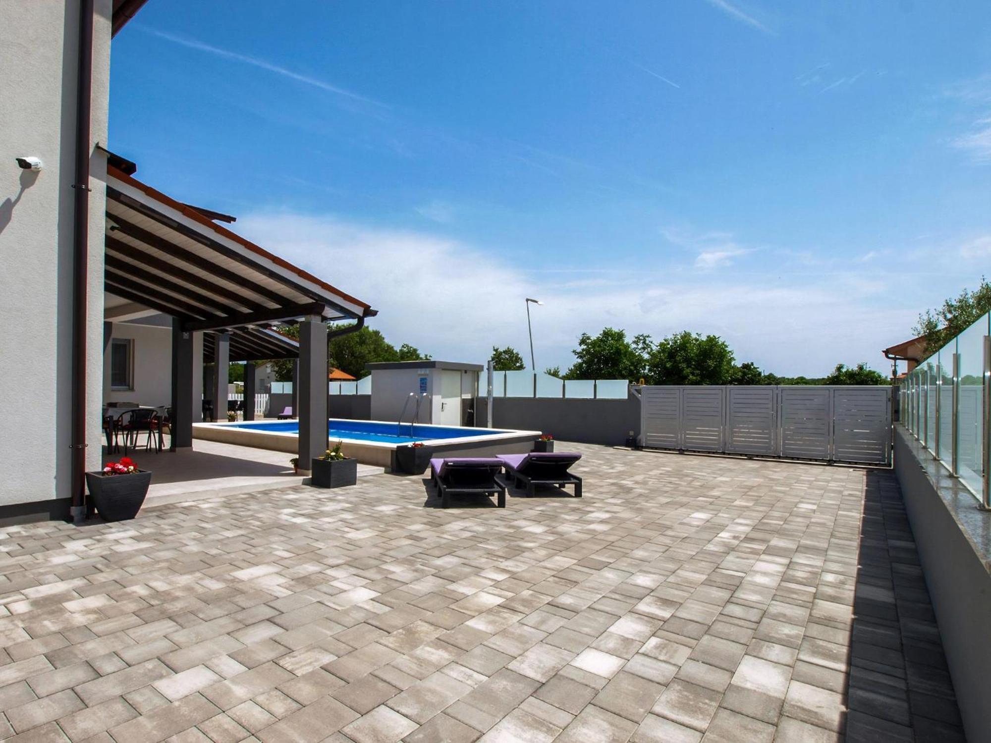 Wohnung Mit Grill, Pool Und Terrasse Štinjan Exterior foto